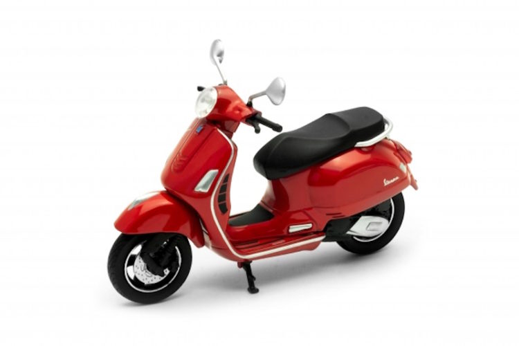 Welly - 1:18 2017 Vespa GTS 125cc