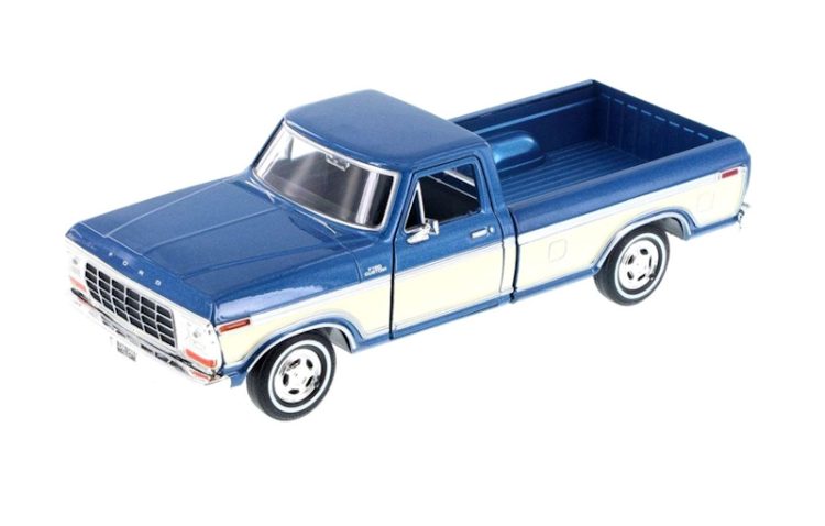 Motormax - 1:24 1979 Ford F-150 Custom - 2-Tone Cream / Blue "Timeless Legends"