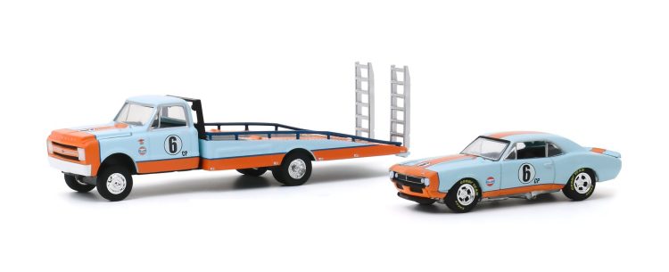 Greenlight - 1:64 H.D Trucks Series 18 1967 Chevrolet C-30 Ramp Truck & 1967 Chevrolet Camaro