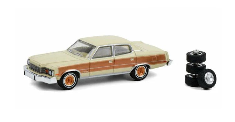 Greenlight - 1:64 The Hobby Shop Series 10 1978 AMC Matador Barcelona w/ Spare Tires