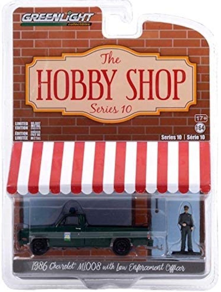 Greenlight - 1:64 The Hobby Shop Series 10 1986 Chevrolet M1008 w/ Law Enforcement Officer - Image 2