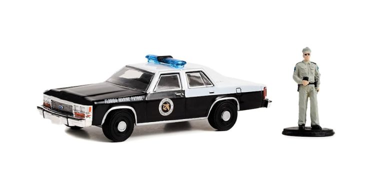 Greenlight - 1:64 The Hobby Shop Series 14 1990 Ford LTD Crown Victoria w/ Police Officer