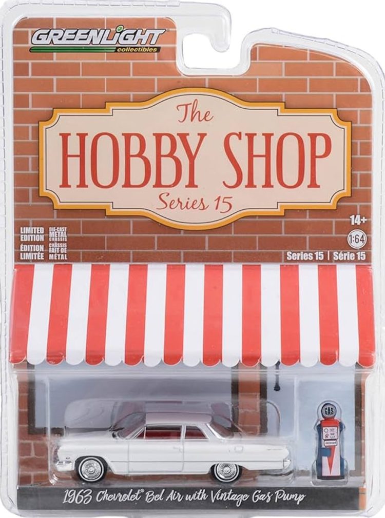Greenlight - 1:64 The Hobby Shop Series 15 1963 Chevrolet Bel Air w/ Vintage Gas Pump - Image 2