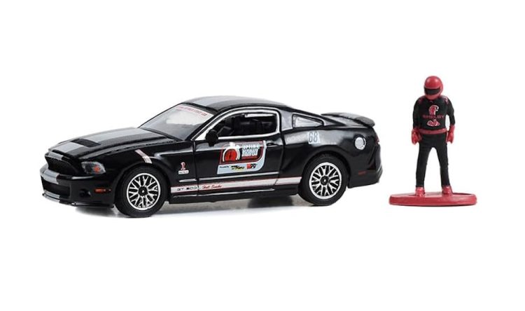 Greenlight - 1:64 The Hobby Shop Series 15 2010 Shelby GT500 #68 w/ Race Car Driver