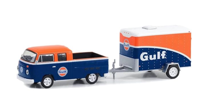 Greenlight - 1:64 Hitch & Tow Series 28 - 1975 Volkswagen T2 Type 2 Double Cab Pick-Up w/ Small Cargo Trailer