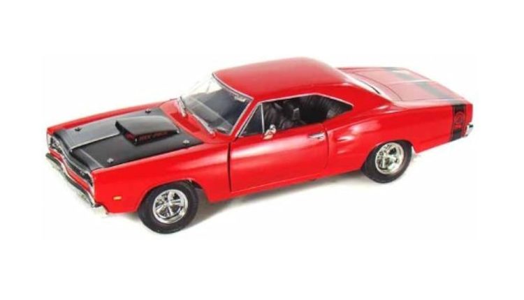 Motormax - 1:24 1969 Dodge Coronet Super Bee " Timeless Legends"