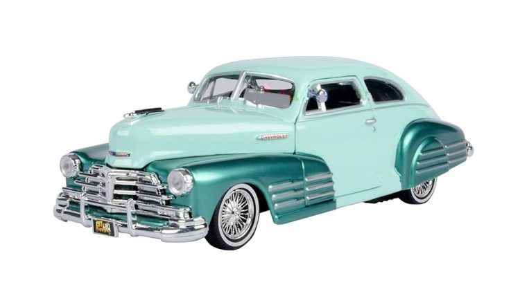 Motormax - 1:24 1948 Chevy Aerosedan Fleetline "Get Low"