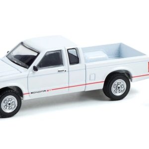 Greenlight - 1:64 The Hobby Shop Series 12 1991 GMC Sonoma ST w/ Vintage Pennzoil Gas Pump (Chase)