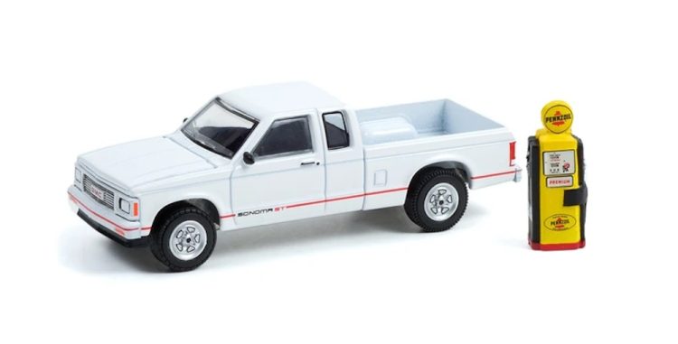 Greenlight - 1:64 The Hobby Shop Series 12 1991 GMC Sonoma ST w/ Vintage Pennzoil Gas Pump (Chase)