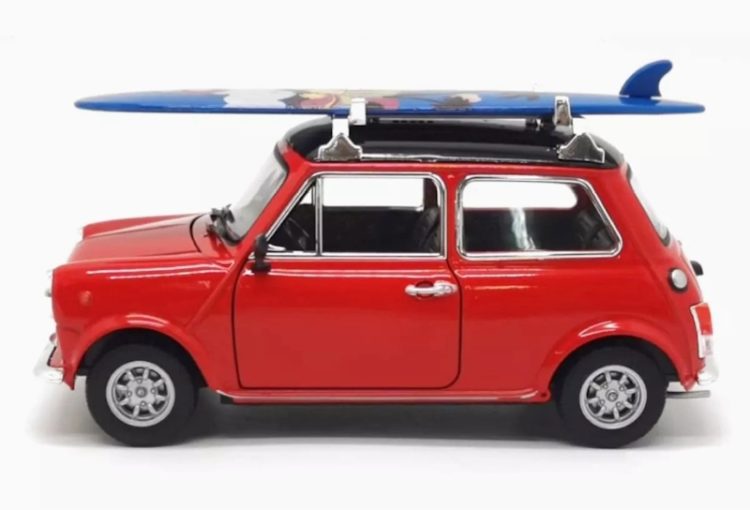 Welly - NEX 1:24 Mini Cooper 1300 - Red w/ Surfboard - Image 3