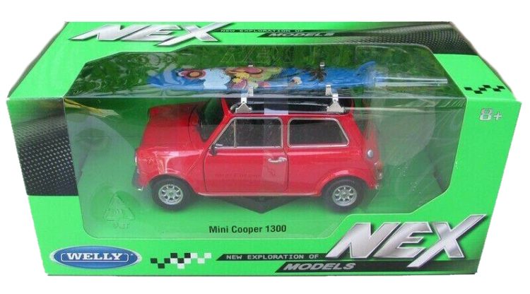 Welly - NEX 1:24 Mini Cooper 1300 - Red w/ Surfboard - Image 4