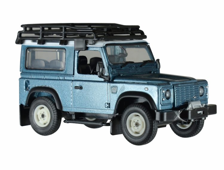 Britains - 1:32 Land Rover Defender 90 w/ Roof Rack - Image 6