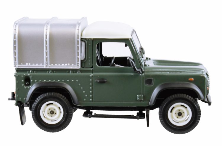 Britains - 1:32 Land Rover Defender 90 w/ Canopy - Image 3