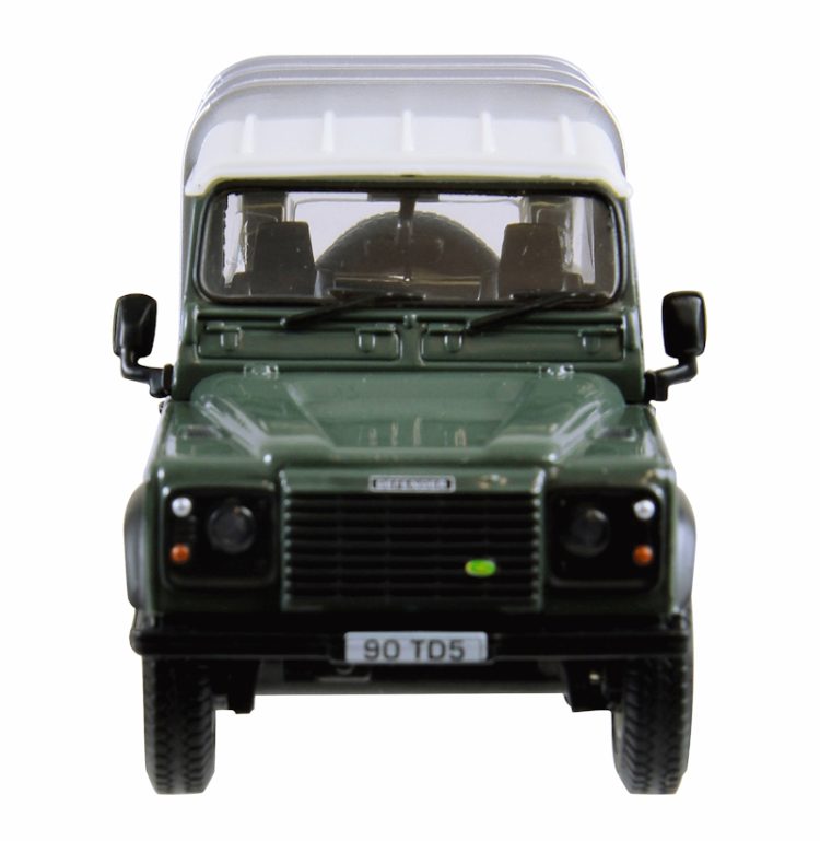 Britains - 1:32 Land Rover Defender 90 w/ Canopy - Image 5