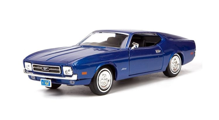 Motormax - 1:24 1971 Ford Mustang Sportsroof - Met. Blue "Timeless Legends"