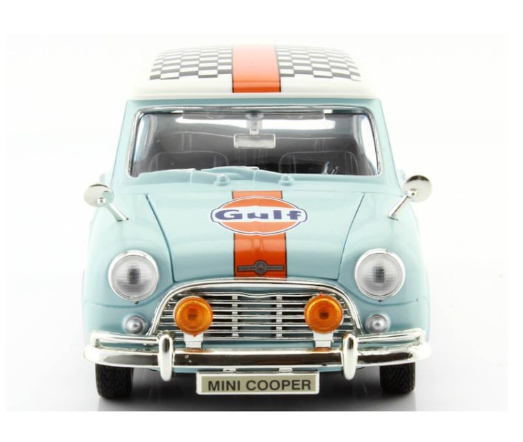 Motormax - 1:18 Morris Mini Cooper - Gulf Oil Livery - Image 2