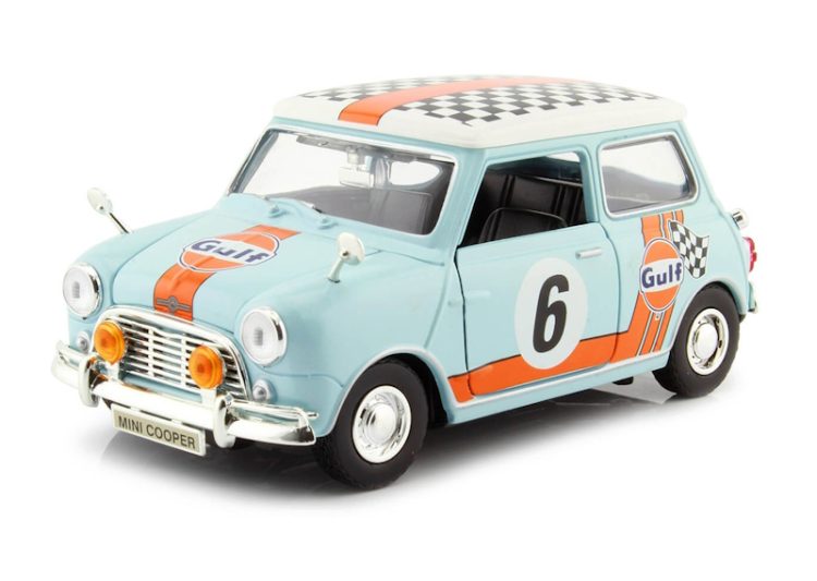 Motormax - 1:18 Morris Mini Cooper - Gulf Oil Livery - Image 3