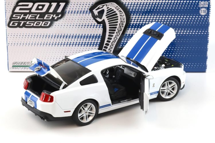 Greenlight - 1:18 2011 Shelby GT500 - Image 3