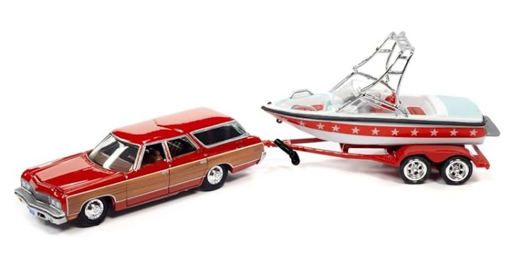 Johnny Lightning - 1:64 1973 Chevy Caprice w/ Boat & Trailer (Medium Red) - Hulls & Haulers