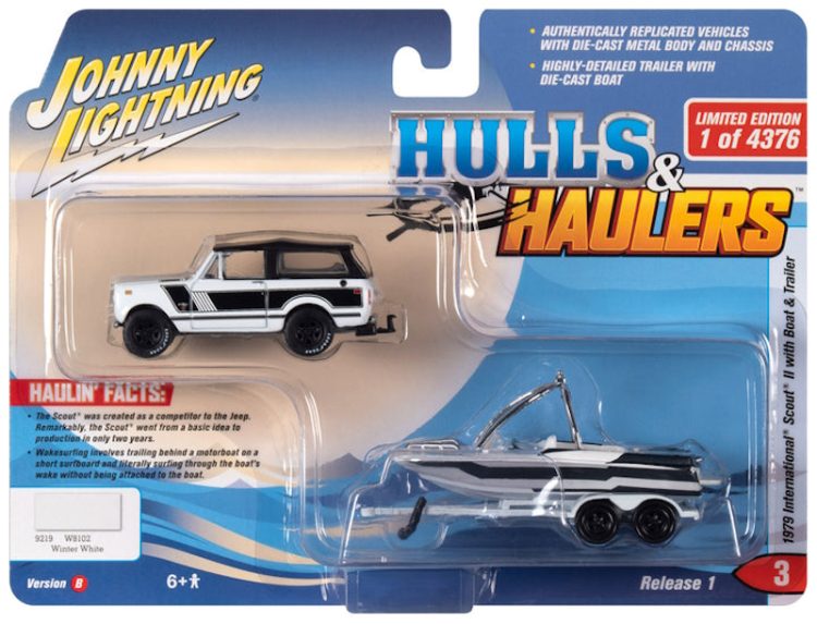 Johnny Lightning - 1:64 1979 International Scout II w/ Boat & Trailer (Winter White) - Hulls & Haulers - Image 2