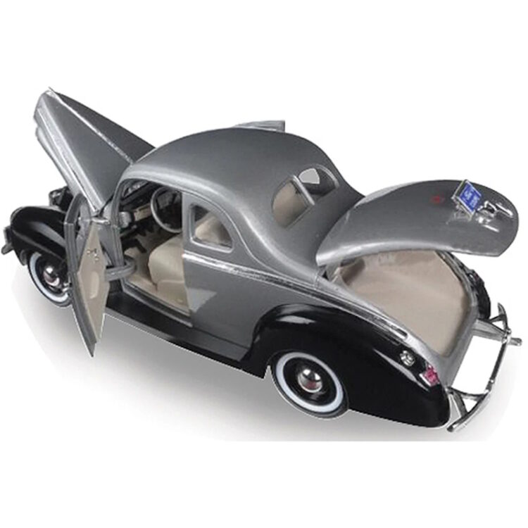 Motormax - 1:18 1940 Ford Deluxe - Grey/Black - Image 4