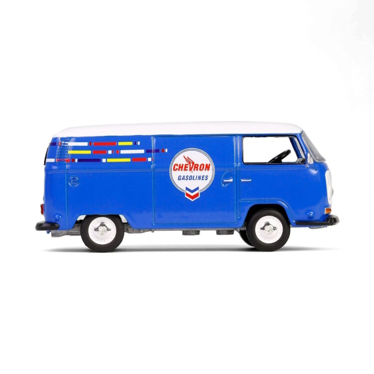 Greenlight - 1:64 1968 Volkwagen Type 2 Panel Van - Anniversary Collection Series 17 - Chevron Gasolines 145 Years - Image 3