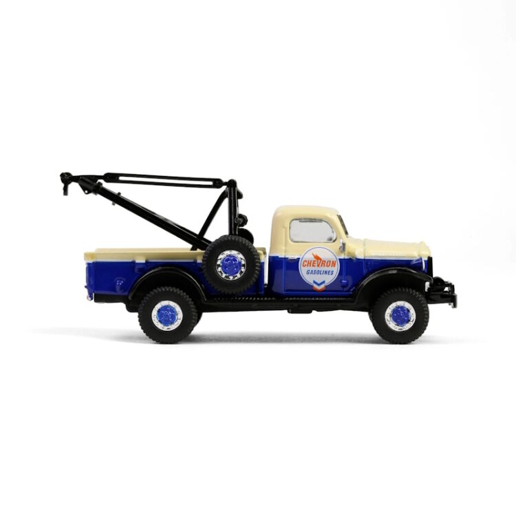 Greenlight - 1948 Dodge Power Wagon Wrecker - Chevron Special Edition Series 1 - Image 2