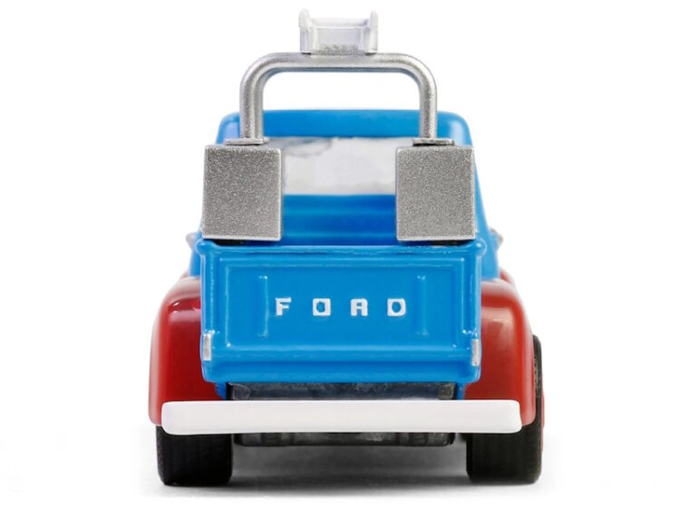 Greenlight - 1:64 1956 Ford F-100 with Tool Boxes & Ladders - Chevron Special Edition Series 1 - Image 5
