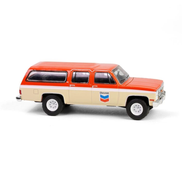 Greenlight - 1:64 1988 GMC Suburban Sierra Classic C10 - Chevron Special Edition Series 1 - Image 4