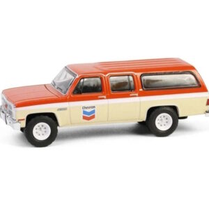 Greenlight - 1:64 1988 GMC Suburban Sierra Classic C10 - Chevron Special Edition Series 1
