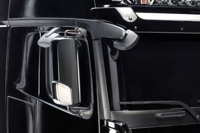 Tamiya - RC 1/14 Mercedes-Benz Actros 3363 6X4 Gigaspace (Pearl Blue Edition) - Image 3