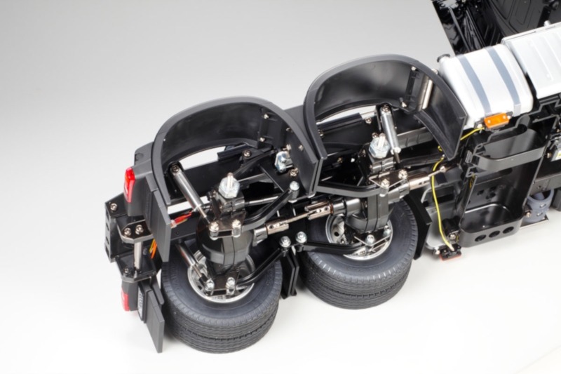 Tamiya - RC 1/14 Mercedes-Benz Actros 3363 6X4 Gigaspace (Pearl Blue Edition) - Image 5