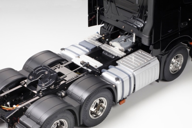 Tamiya - RC 1/14 Mercedes-Benz Actros 3363 6X4 Gigaspace (Pearl Blue Edition) - Image 6